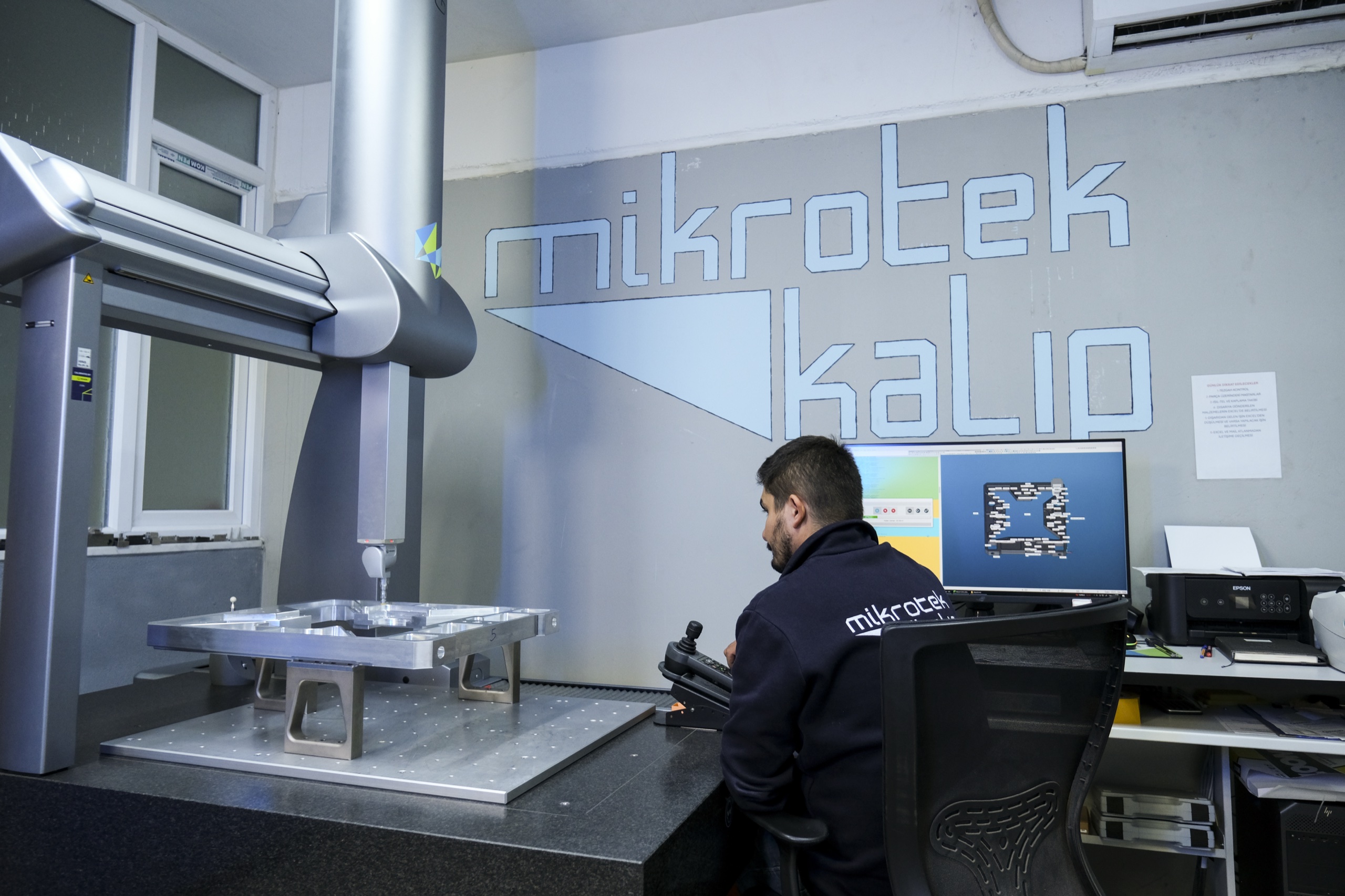 Mikrotek Kalıp logolu ölçüm odasında CMM ölçümü